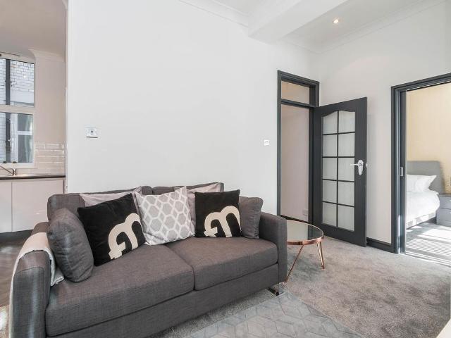 Burne Jones House, Bennetts Hill B2, 1 bed flat to rent, £925 pcm | PrimeLocation