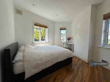 Burney Avenue, Surbiton, KT5 2 bed flat to rent £1,820 pcm £420 pw