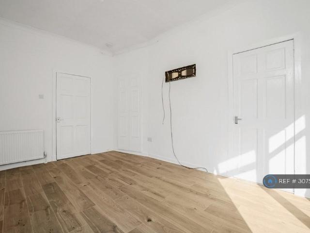 Burnfoot Drive, Glasgow, G52 3 bed flat to rent £949 pcm £219 pw