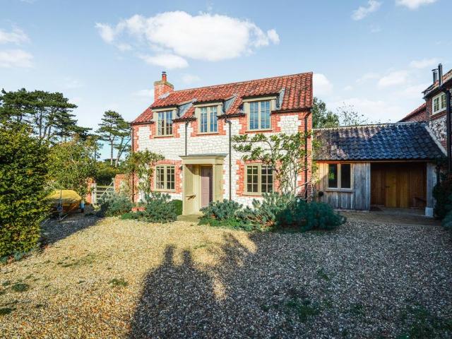 Burnham Norton 3 bed detached house to rent £1,650 pcm £381 pw
