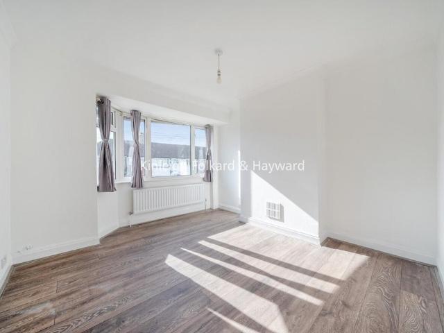 Burnham Crescent, Dartford, Kent, DA1 2 bed maisonette to rent £1,350 pcm £312 pw