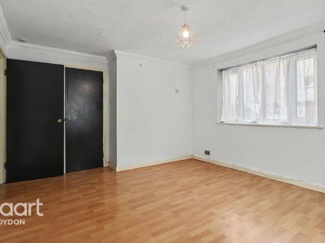Burnham Gardens, CROYDON 2 bed flat to rent £1,600 pcm £369 pw