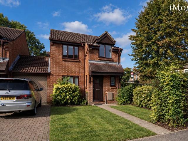 Burnham Gardens, Croydon CR0 3 bed detached house to rent £2,300 pcm £531 pw
