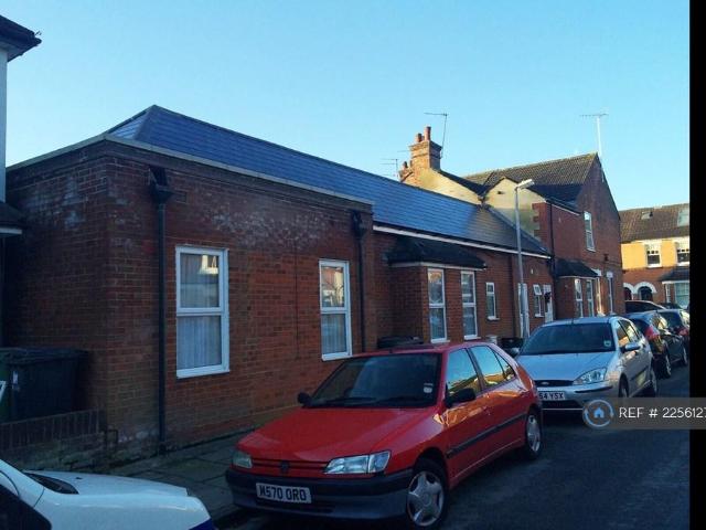 Burnham Road, St. Albans, AL1 2 bed flat to rent £1,550 pcm £358 pw