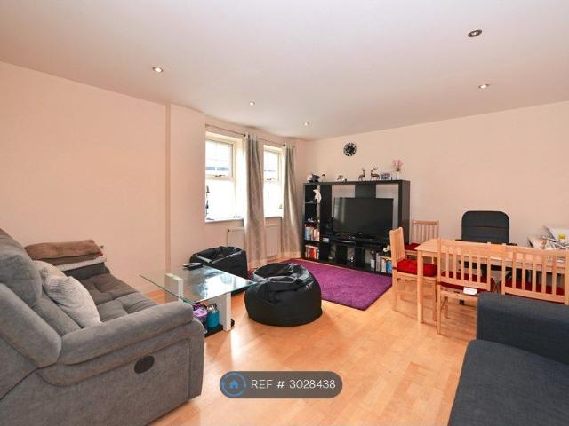Burnham Street, Kingston Upon Thames KT2, 2 bed flat to rent, £1,950 pcm | PrimeLocation