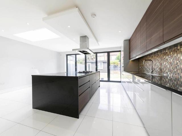 Burnley Road, London NW10 4 bed semi detached house to rent £4,500 pcm £1,038 pw