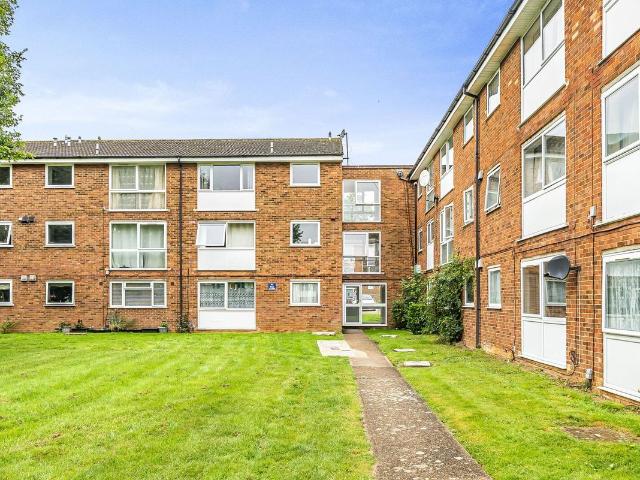 Burns Drive, Hemel Hempstead HP2, Hemel Hempstead, 2 bed flat to rent, £1,425 pcm | PrimeLocation