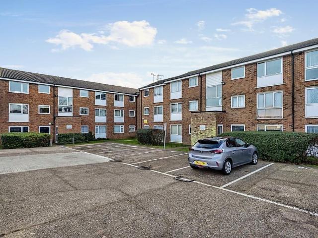 Burns Drive, Hemel Hempstead HP2, 2 bed flat to rent, £1,250 pcm | PrimeLocation