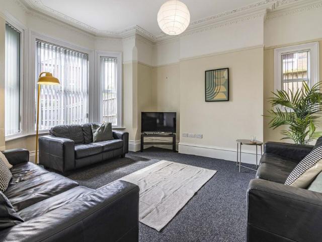 Burns Street A, Nottingham, NG7 1 bed house of multiple occupation to rent £704 pcm £162 pw