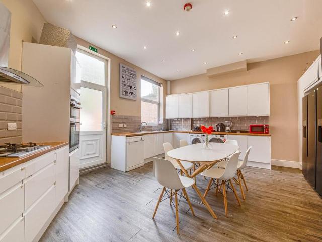 Burns Street, Nottingham, NG7 10 bed house to rent £7,800 pcm £1,800 pw