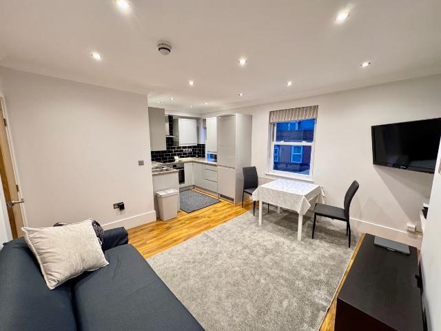Burns Street, Nottingham NG7, 2 bed flat to rent, £1,175 pcm | PrimeLocation