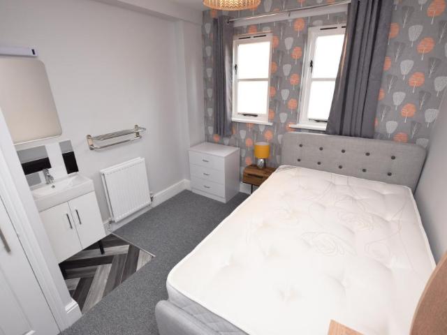 Burns Street, Northampton NN1 1 bed in a house share to rent £657 pcm £152 pw