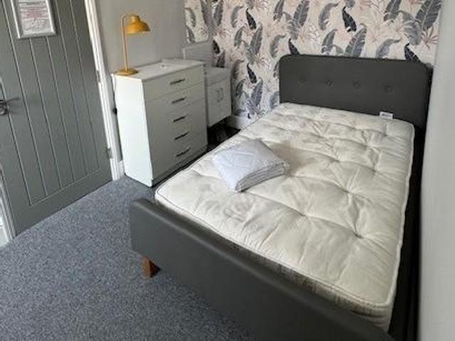 Burns Street, Northampton NN1 6 bed terraced house to rent £4,050 pcm £935 pw