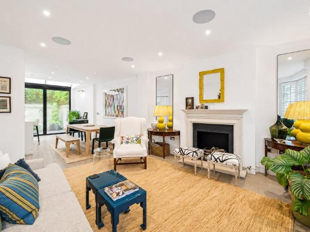 Burnsall Street, London SW3 3 bed end of terrace house to rent £10,617 pcm £2,450 pw