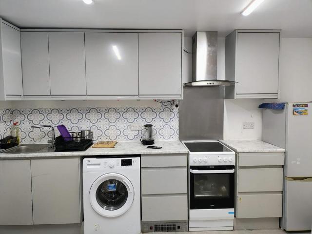 Burnside Road, Dagenham RM8 2 bed detached house to rent £1,600 pcm £369 pw