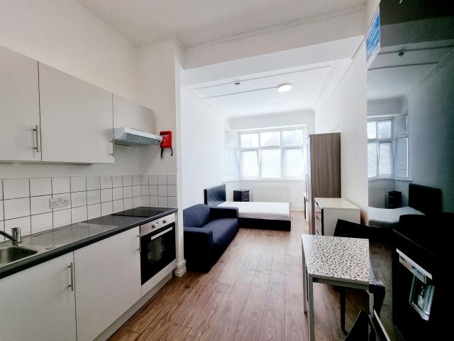 Burnside Road, G7 Dagenham RM8 1XD Century 21 United Kingdom