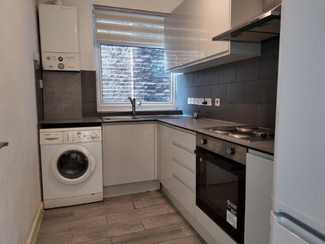 Burnt Ash Hill, London SE12, 1 bed flat to rent, £1,500 pcm | PrimeLocation