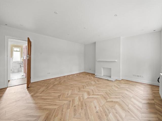 Burnt Ash Lane, Bromley BR1, 2 bed flat to rent, £1,850 pcm | PrimeLocation
