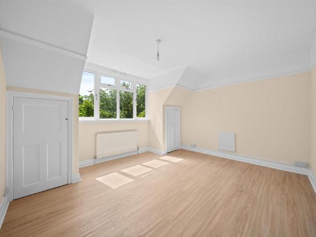 Burnt Ash Lane, Bromley 2 bed flat to rent £1,600 pcm £369 pw