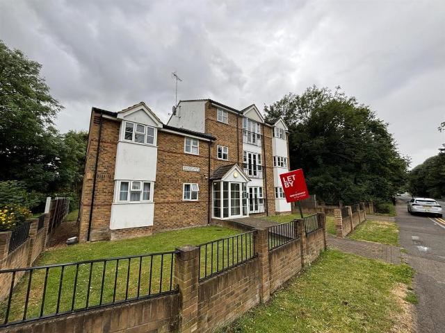 Burnt Mills Road, Basildon SS13, 2 bed flat to rent, £1,500 pcm | PrimeLocation