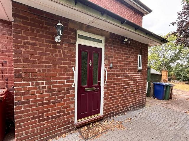 Burnthill Lane, Rugeley. WS15 2HY 2 bed flat to rent £775 pcm £179 pw