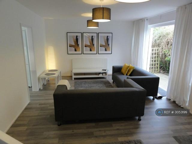 Burntwood Grange Road, London, SW18 3 bed detached house to rent £2,850 pcm £658 pw