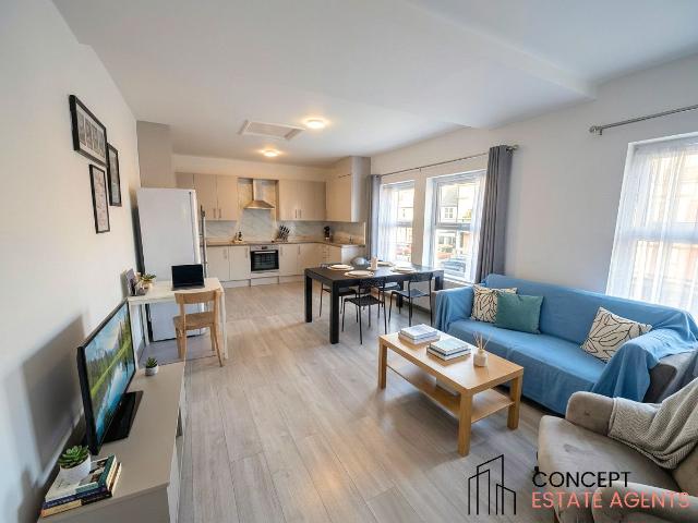 Burntwood Lane, Earlsfield SW17, 3 bed maisonette to rent, £3,500 pcm | PrimeLocation