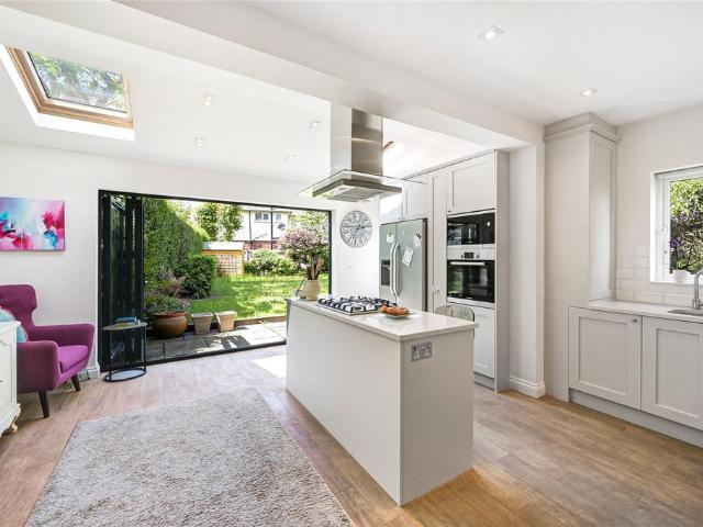 Burntwood Lane, London SW17 3 bed end of terrace house to rent £3,750 pcm £865 pw