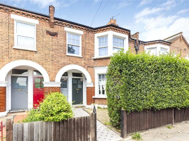 Burntwood Lane, London, SW17 3 bed flat to rent £3,400 pcm £785 pw