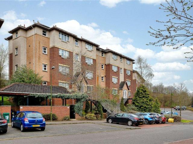 Burnvale, Livingston, West Lothian 2 bed apartment to rent £975 pcm £225 pw