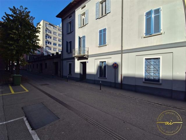 BÜRO IN DER NÄHE DES ZENTRUMS VON CHIASSO