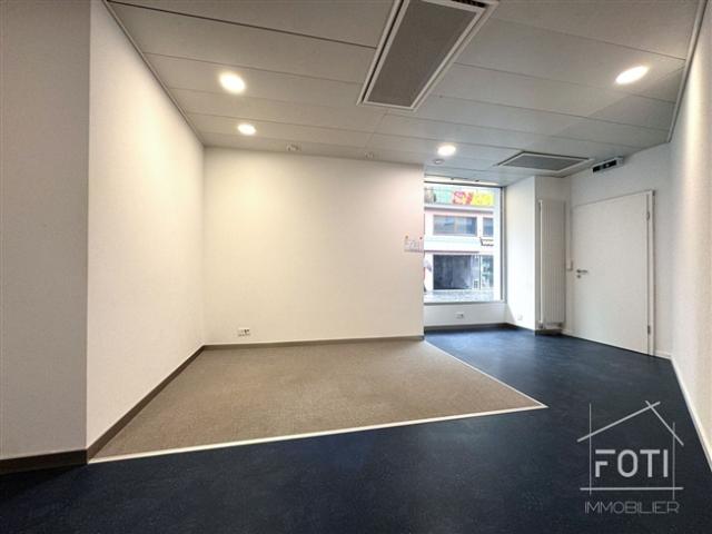 Büro in einem Geschäftsgebäude, idealerweise im Stadtzentrum von Monthey gelegen