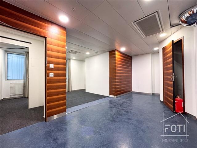 Büro in einem Geschäftsgebäude, idealerweise im Stadtzentrum von Monthey gelegen