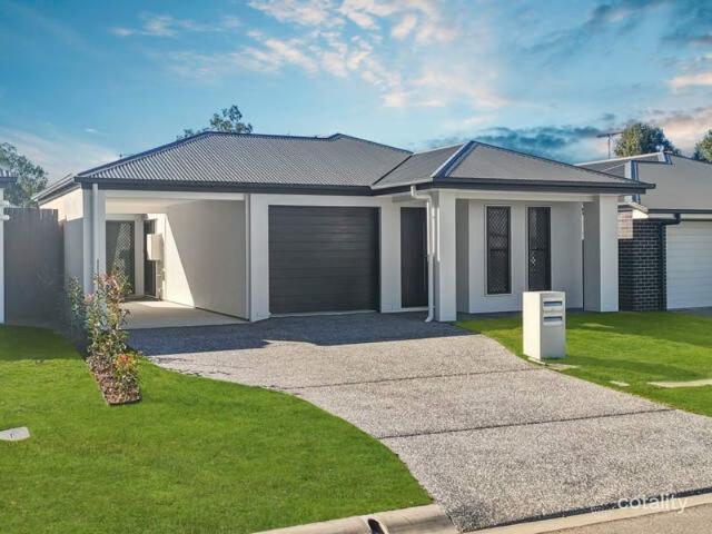 Burpengary, 1/8 Regatta Cct