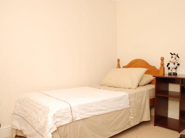 Burpham Lane, Burpham, Guildford, GU4 2 bed flat to rent £2,200 pcm £508 pw