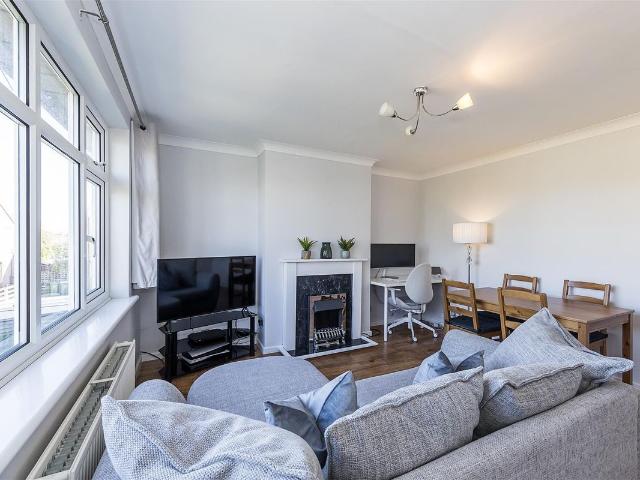 Burr Close, Bexleyheath DA7, 2 bed maisonette to rent, £1,550 pcm | PrimeLocation
