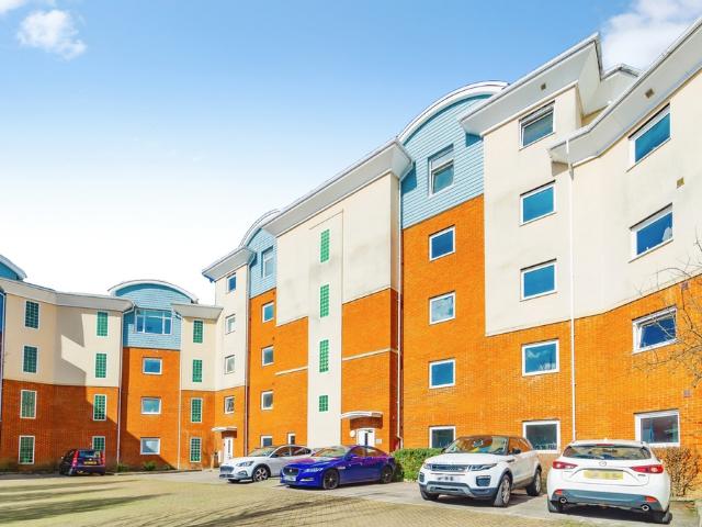 Burrage Road, Redhill, RH1 2 bed apartment to rent £1,750 pcm £404 pw