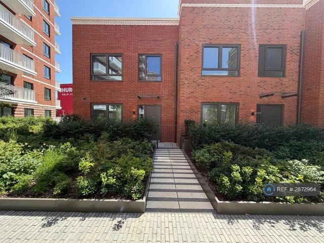 Burrell House, London, SE28 3 bed flat to rent £2,690 pcm £621 pw