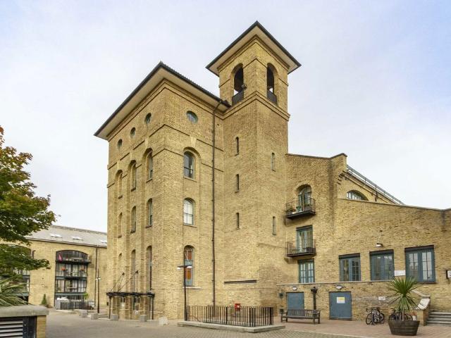 Burrells Wharf Square, Canary Wharf E14, 2 bed flat to rent, £2,600 pcm | PrimeLocation