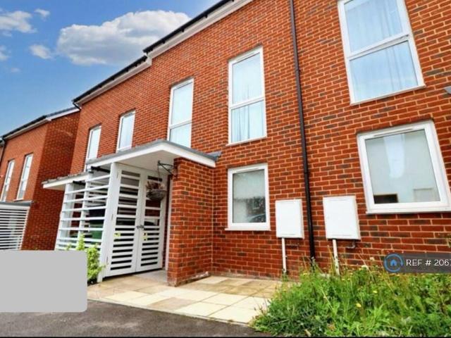 Burroughs Drive, Dartford, DA1 4 bed terraced house to rent £2,750 pcm £635 pw