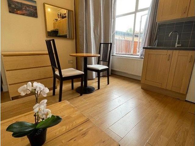 Burroughs Parade, London NW4, Studio to rent, £1,395 pcm | PrimeLocation