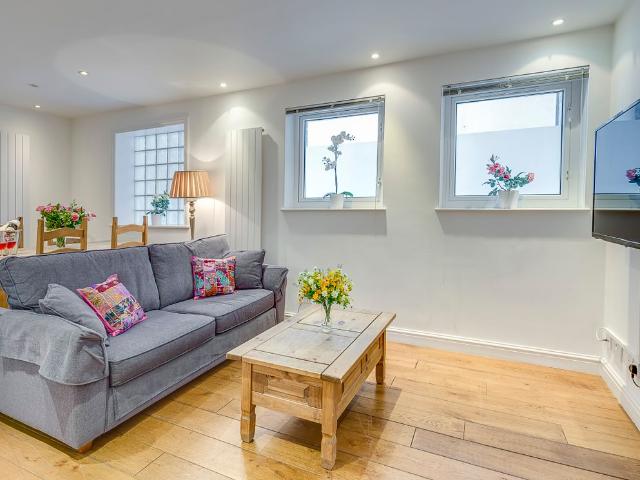 Burrows Mews, London SE1, 1 bed flat to rent, £2,217 pcm | PrimeLocation