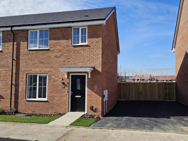 Burrows Drive, Bingham 3 bed semi detached house to rent £1,225 pcm £283 pw