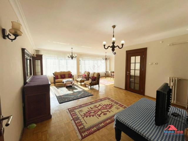 Bursa Yıldırım Karaağaç’ta İpekçilik Caddesi Üzerinde Eşyalı 1+1 Kiralık Daire