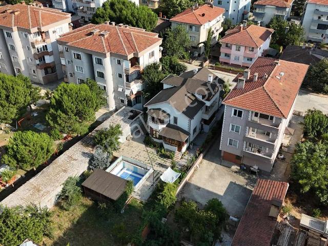 Bursa Yenişehir'de Özel Mimarili 2.5 Katlı Müstakil Villa
