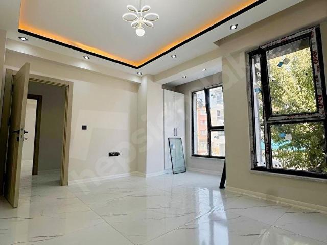 BURSA CADDESİ ÜZERİNDE 2+0 65 M ERDEN ISITMA ASANSÖR BALKON