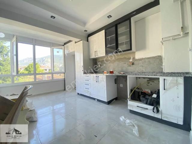 Bursa Caddesin'de Kiralık 2+1 Arakat Balkonlu Eşyasız Daire
