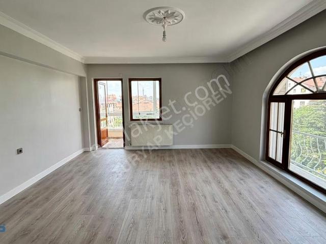Bursa Caddesinde Satılık 5+1 Manzaralı Dubleks Daire