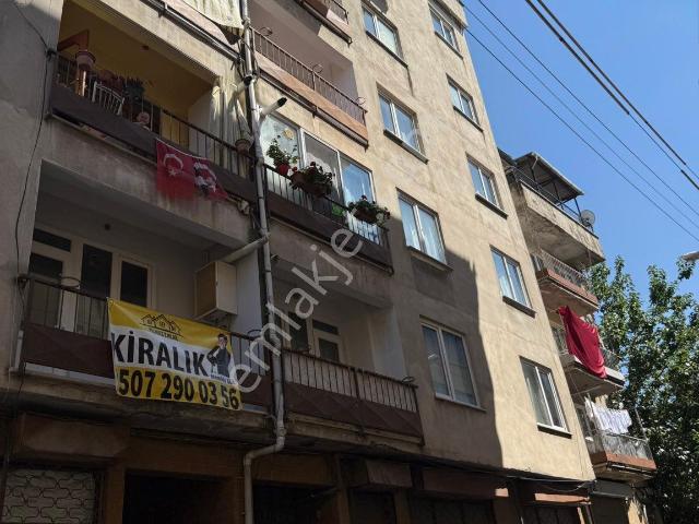 Bursa Dikkaldırımda 3+1 Doğakgaz Sobalı Kiralık Daire