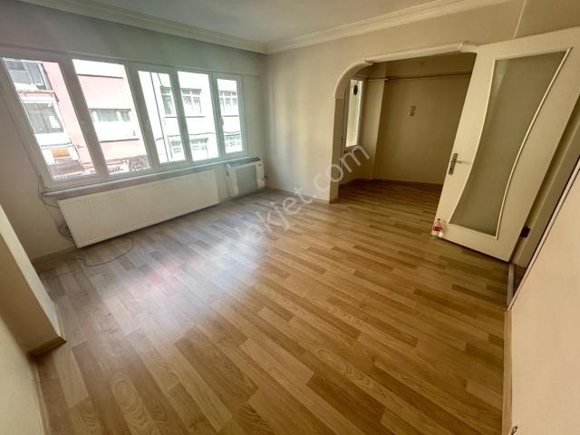Bursa Emirsultan Cad.üzeri 2+1 95m2 1. arakat kombili Bakımlı